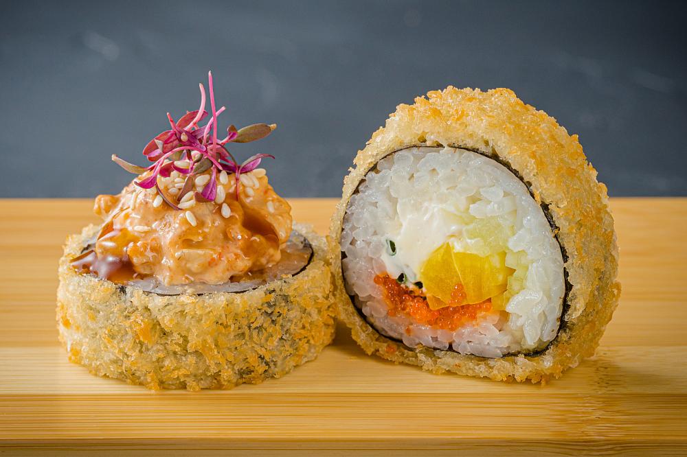 Жареный ролл с копченым угрем