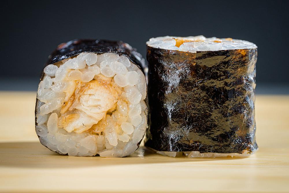 Ролл с копченым угрем